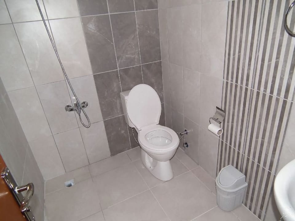 Triple Room, Lanai, Sea View | Bathroom | Shower, free toiletries, hair dryer, towels