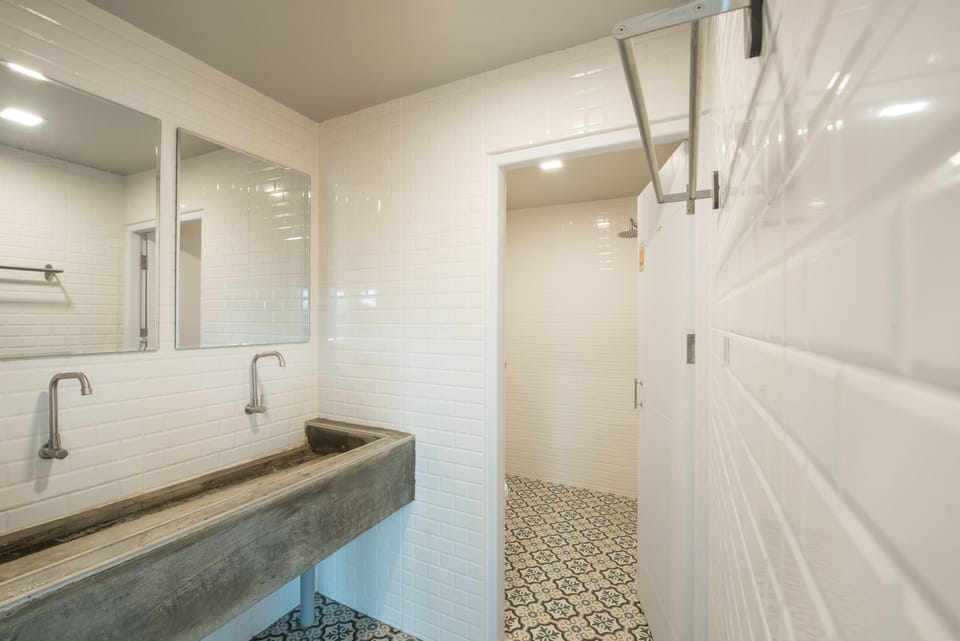 Deluxe Double Room, 1 King Bed-Shared bathroom | Bathroom | Shower, hair dryer