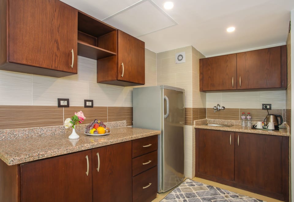 Full-size fridge, coffee/tea maker, electric kettle