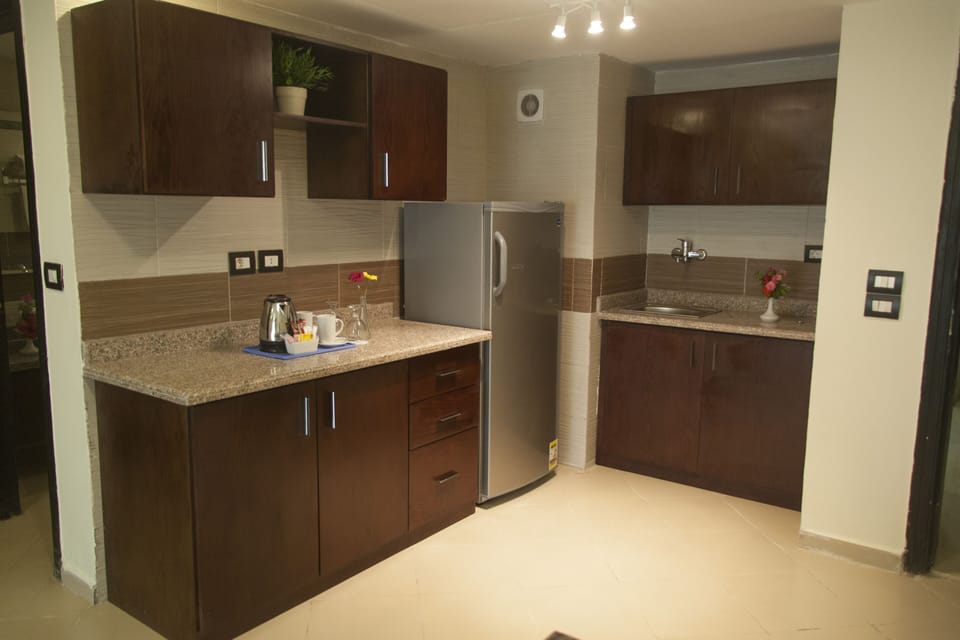 Full-size fridge, coffee/tea maker, electric kettle
