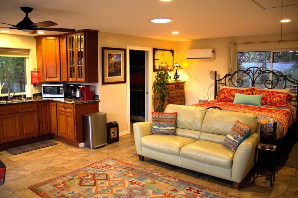 An inviting open living space – where comfort and style meet with stunning views of Sedona’s natural beauty