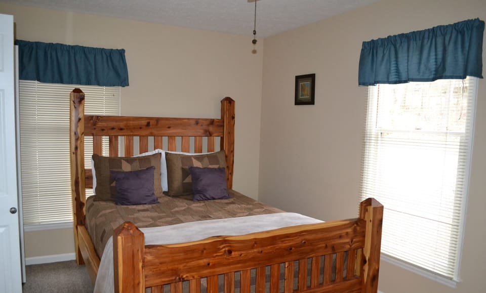 Bedroom-2  Queen Bed
