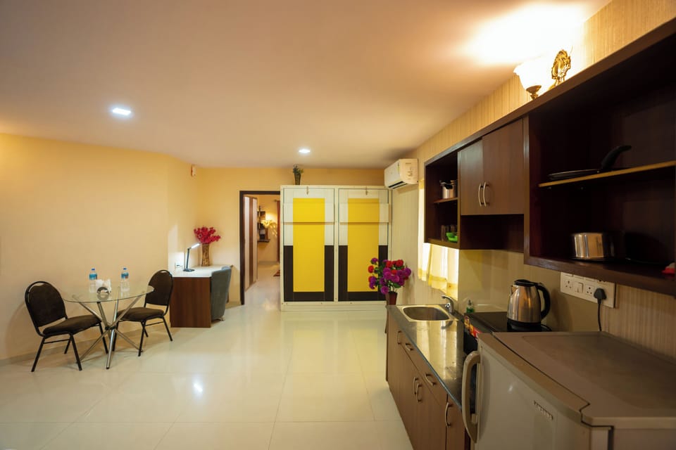 Family Apartment, Multiple Beds, Kitchen, Executive Level | Private kitchen | Fridge, microwave, electric kettle, cookware/dishes/utensils