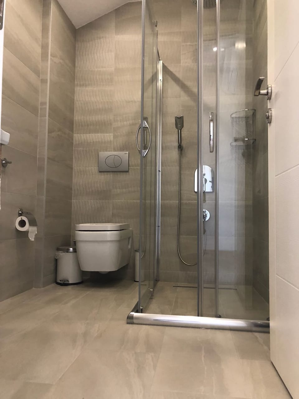 Standard Loft, 1 King Bed | Bathroom | Shower, free toiletries, hair dryer, slippers