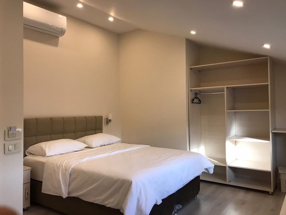 Standard Loft, 1 King Bed | Premium bedding, minibar, soundproofing, free WiFi
