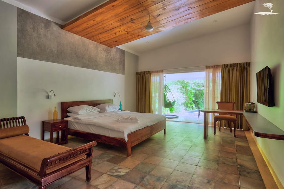 Luxury Double or Twin Room, Accessible, Non Smoking | Blackout drapes, soundproofing, rollaway beds, bed sheets