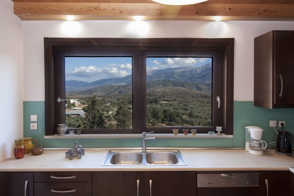 Family House, 3 Bedrooms | Private kitchen | Coffee/tea maker, stovetop, electric kettle, cookware/dishes/utensils