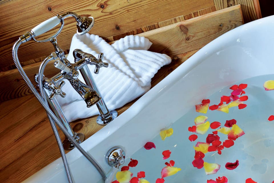 Romantic Suite (EVA) | Deep soaking bathtub