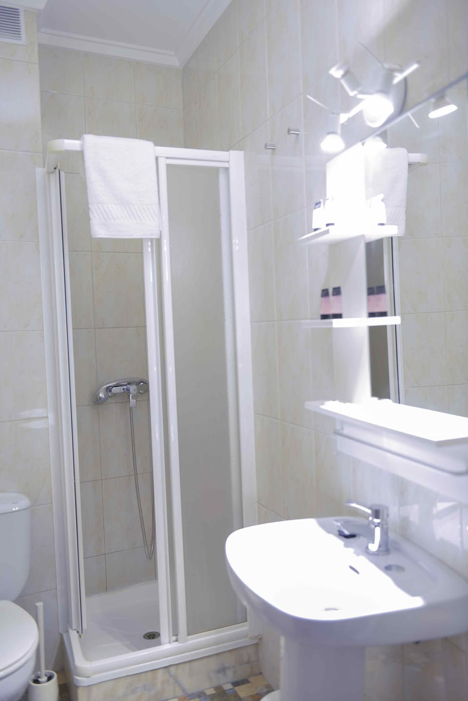 Double or Twin Room | Bathroom | Free toiletries, hair dryer, towels