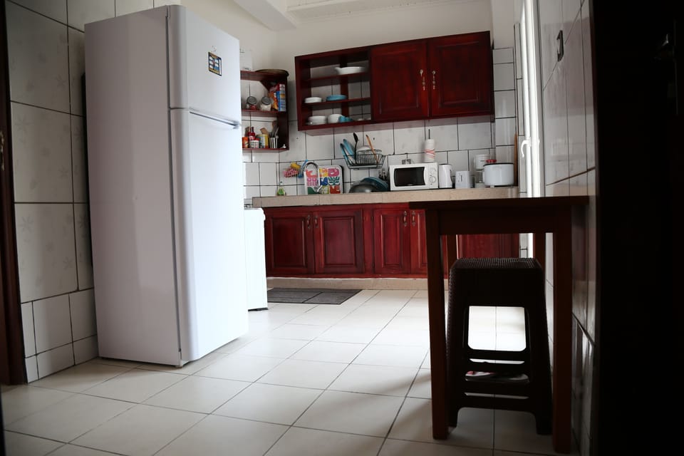 Comfort Double Room (Le Point Depart) | Shared kitchen | Fridge, microwave, oven, stovetop