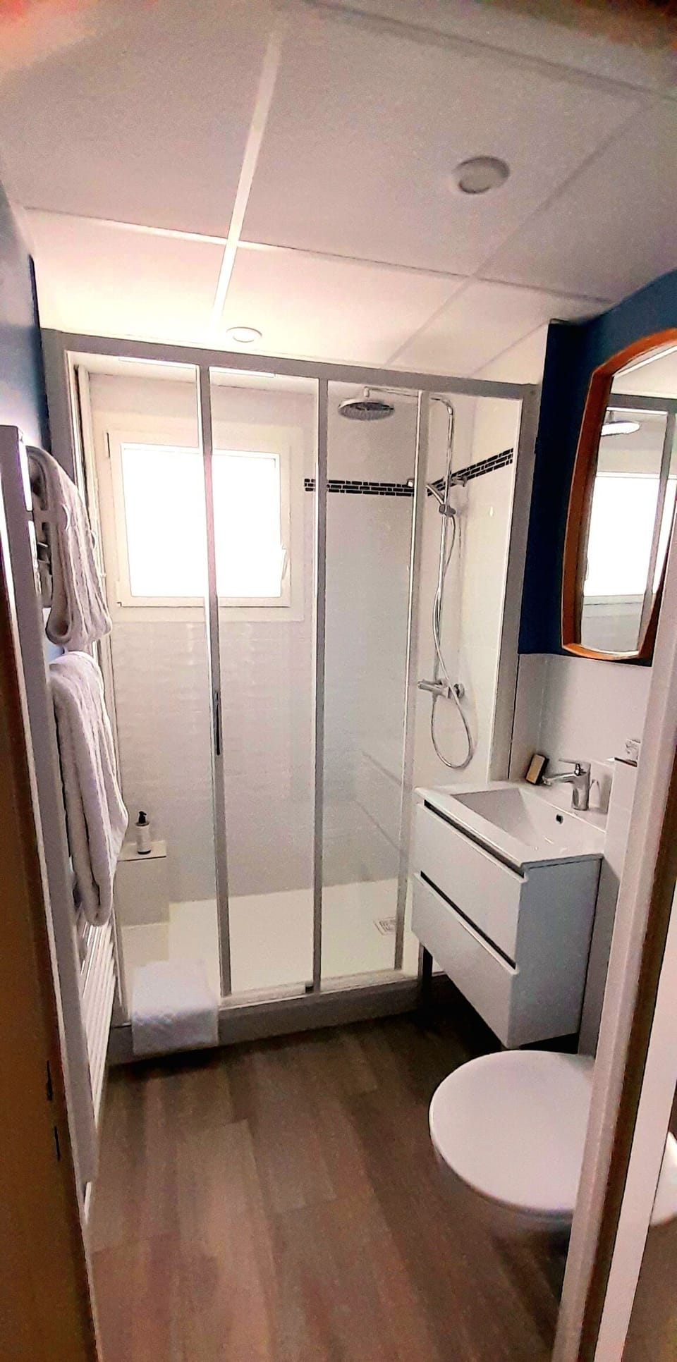 Superior Double or Twin Room (with SAUNA access) | Bathroom | Free toiletries, hair dryer, towels, soap
