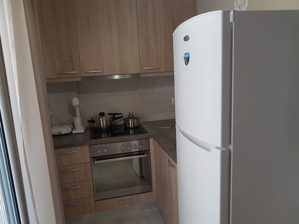 Studio, Garden View (Triple) | Private kitchen | Full-size fridge, oven, stovetop, coffee/tea maker