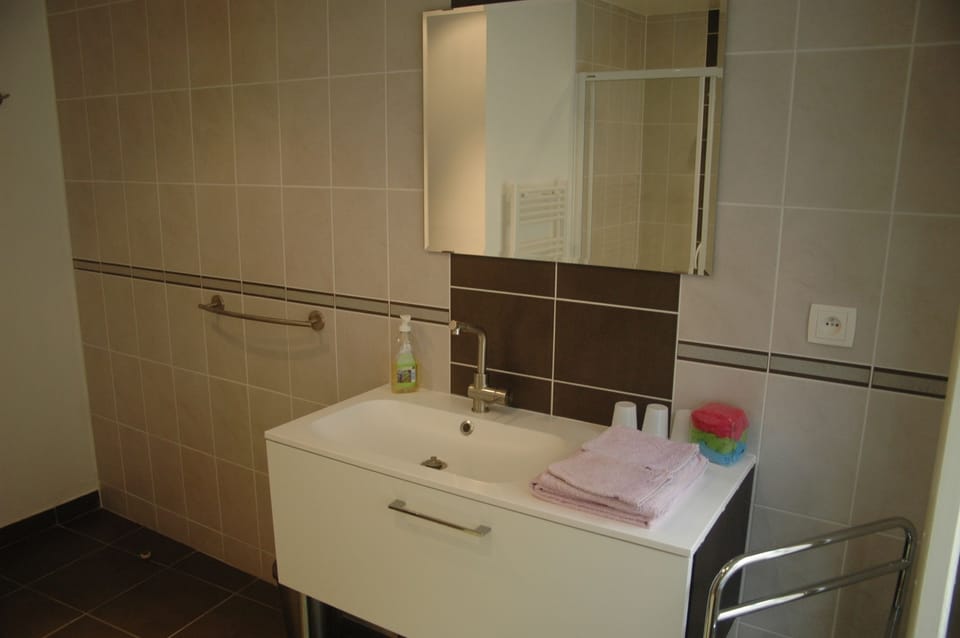 Family Suite | Bathroom sink