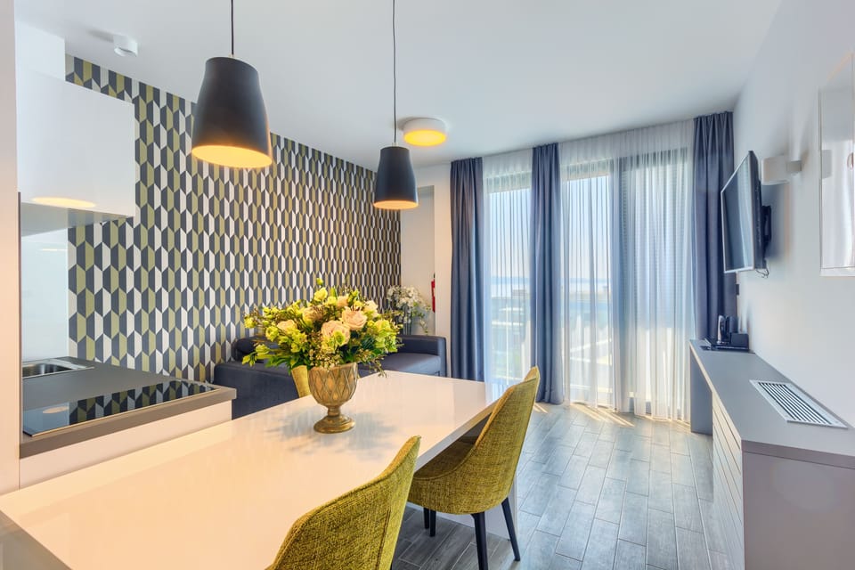 Luxury Apartment, 1 Bedroom, Hot Tub | Living area | Plasma TV