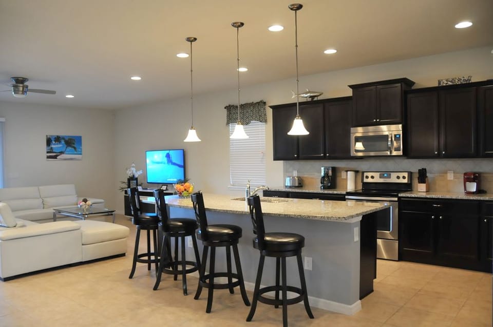 Family Villa, Multiple Bedrooms, Garden Area | Shared kitchen | Fridge, microwave, oven, stovetop