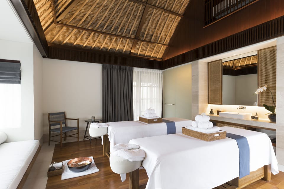 REVĪVŌ Wellness Resort Nusa Dua Bali Hotel in Kuta Selatan