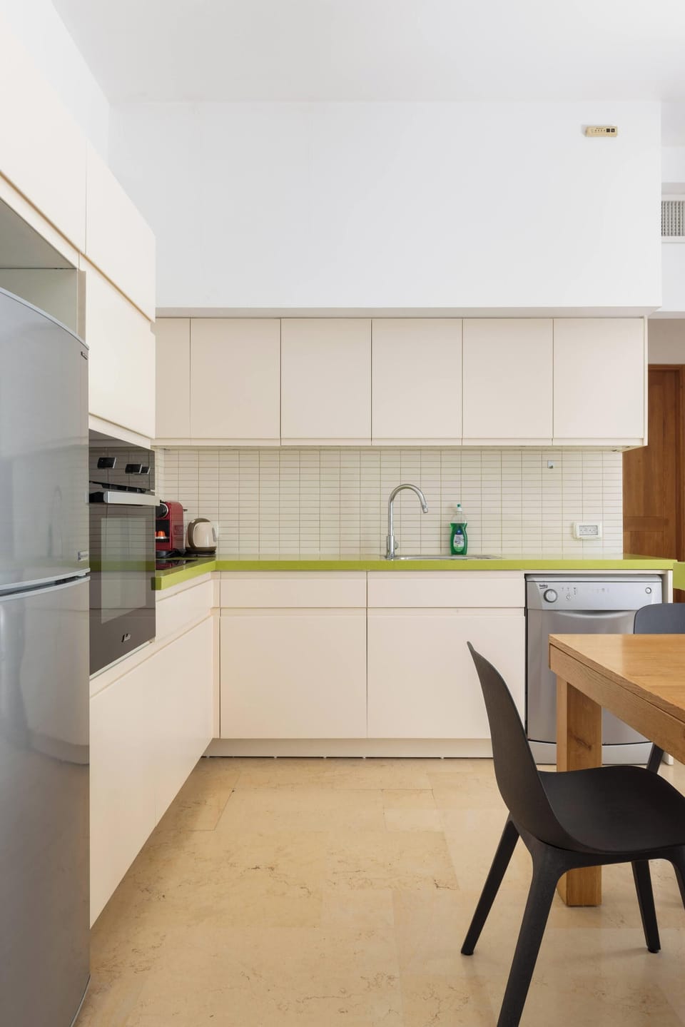 Deluxe Apartment, 1 Bedroom | Private kitchen | Fridge, microwave, oven, stovetop