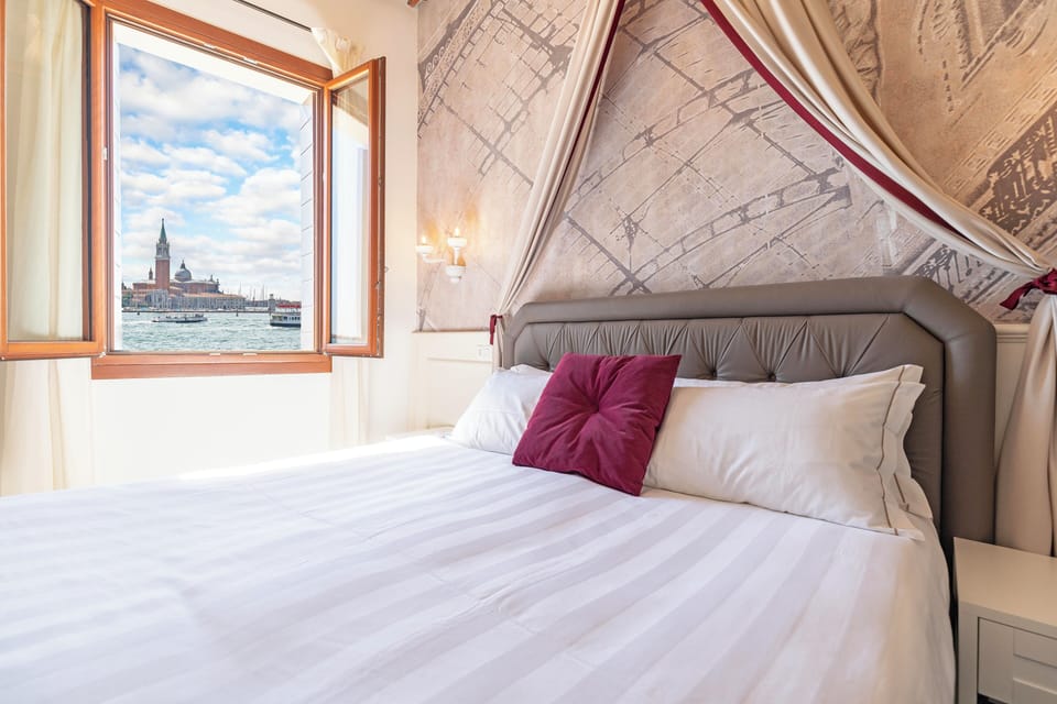 Junior Suite, Sea View | Egyptian cotton sheets, premium bedding, free minibar, in-room safe