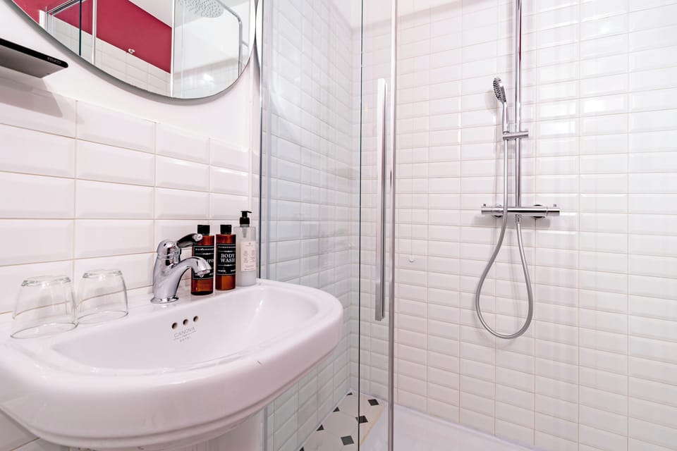 Classic Double or Twin Room | Bathroom | Shower, rainfall showerhead, eco-friendly toiletries, hair dryer
