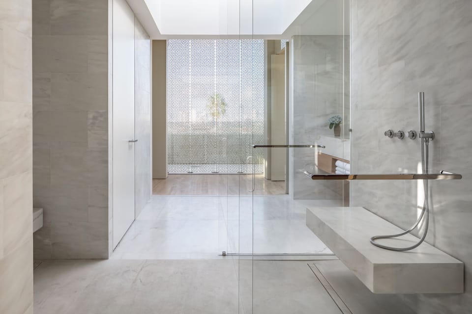 Royal Suite, 1 Bedroom, Sea View | Bathroom | Shower, rainfall showerhead, free toiletries, hair dryer