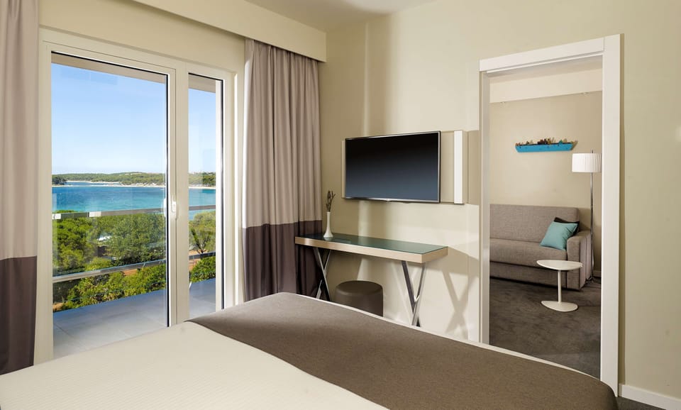Suite, 1 Bedroom, Balcony, Sea View | Minibar, in-room safe, desk, blackout drapes