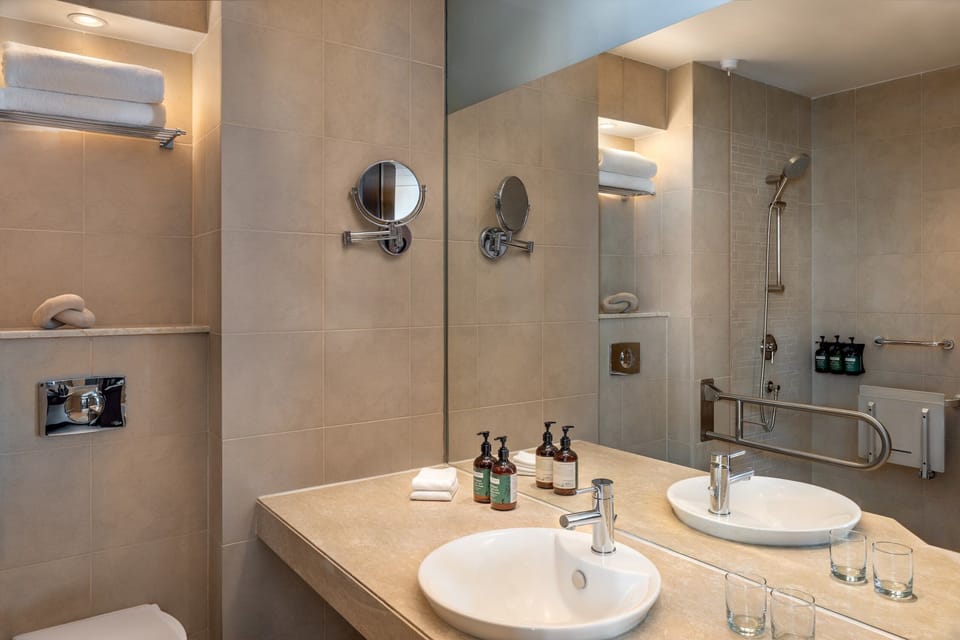 Family Suite, 1 Queen Bed, Accessible (Plaza View) | Bathroom | Shower, eco-friendly toiletries, hair dryer, bathrobes