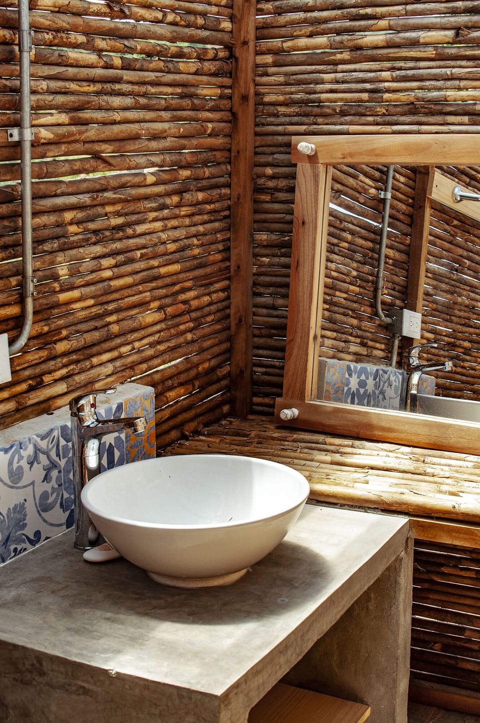 Traditional Room | Bathroom | Shower, free toiletries, towels