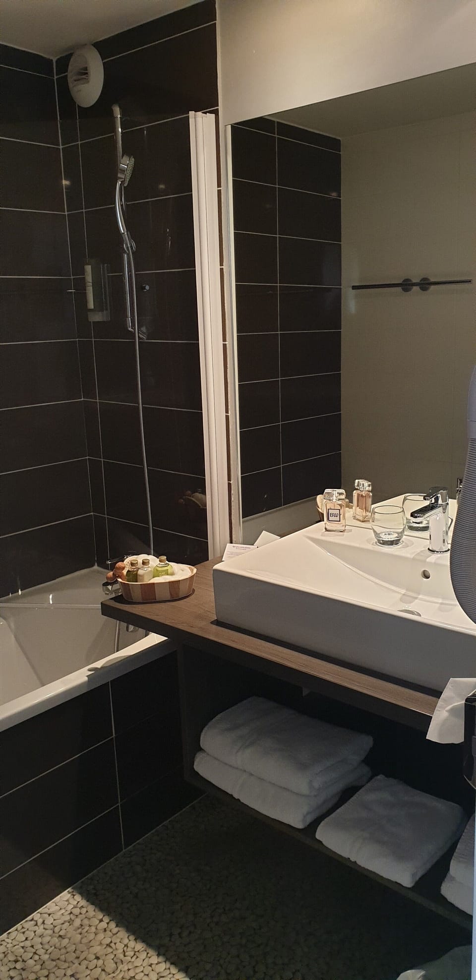 Bathtub, free toiletries, hair dryer, towels