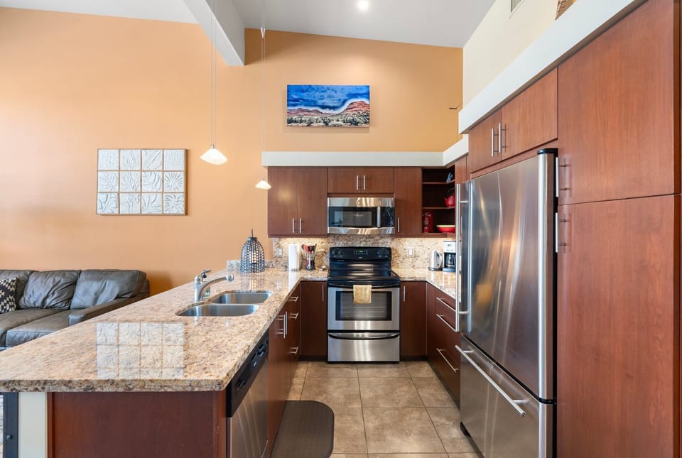 Well-socked kitchen.Plus Vitamin Cottage next door!