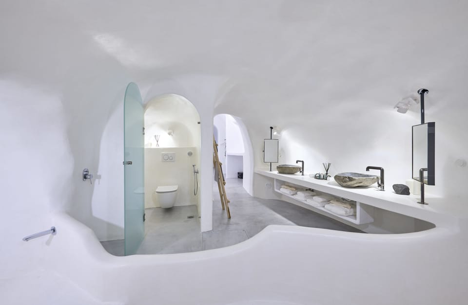 Traditional Villa | Bathroom | Separate tub and shower, deep soaking tub, hydromassage showerhead
