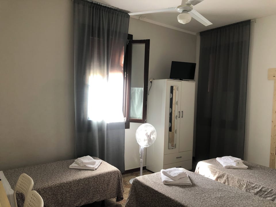 Desk, soundproofing, rollaway beds, free WiFi