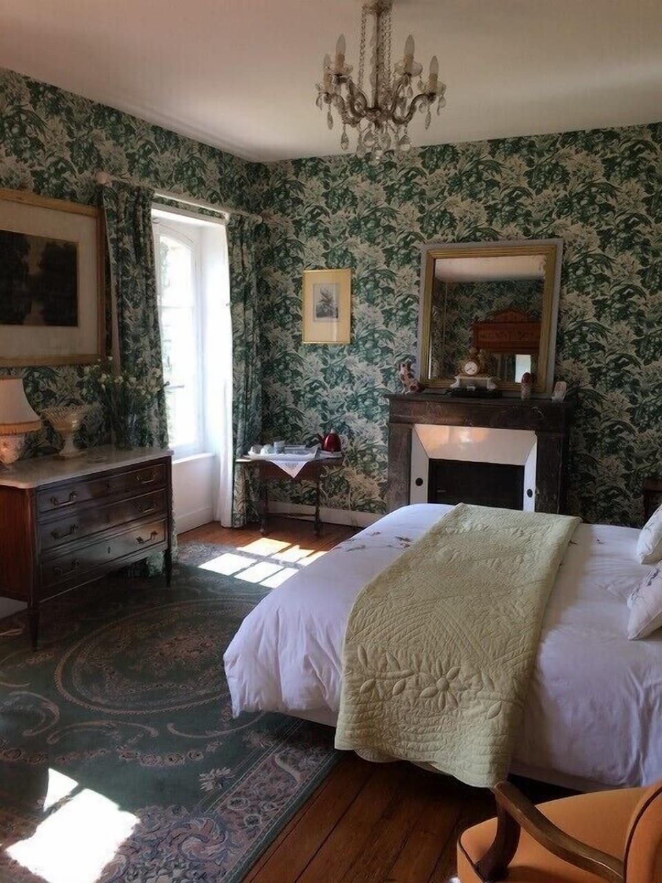 Family Suite | Minibar, individually decorated, individually furnished, blackout drapes