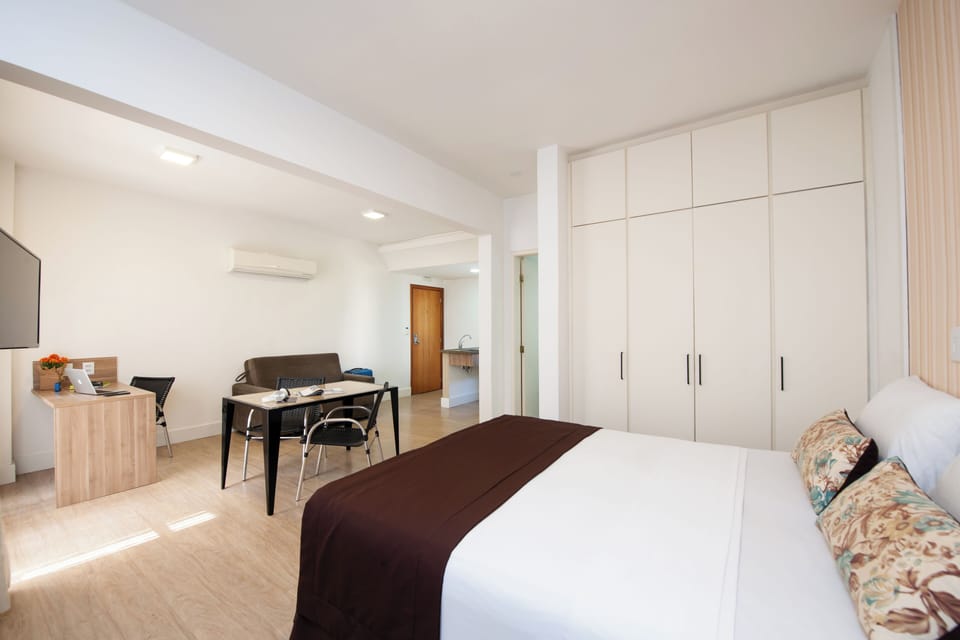 Deluxe Studio Suite | Minibar, desk, blackout drapes, free WiFi
