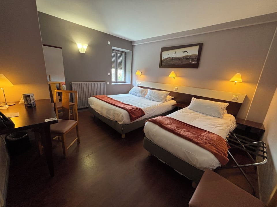 Standard Triple Room, Multiple Beds | Desk, soundproofing, WiFi (free), bed sheets