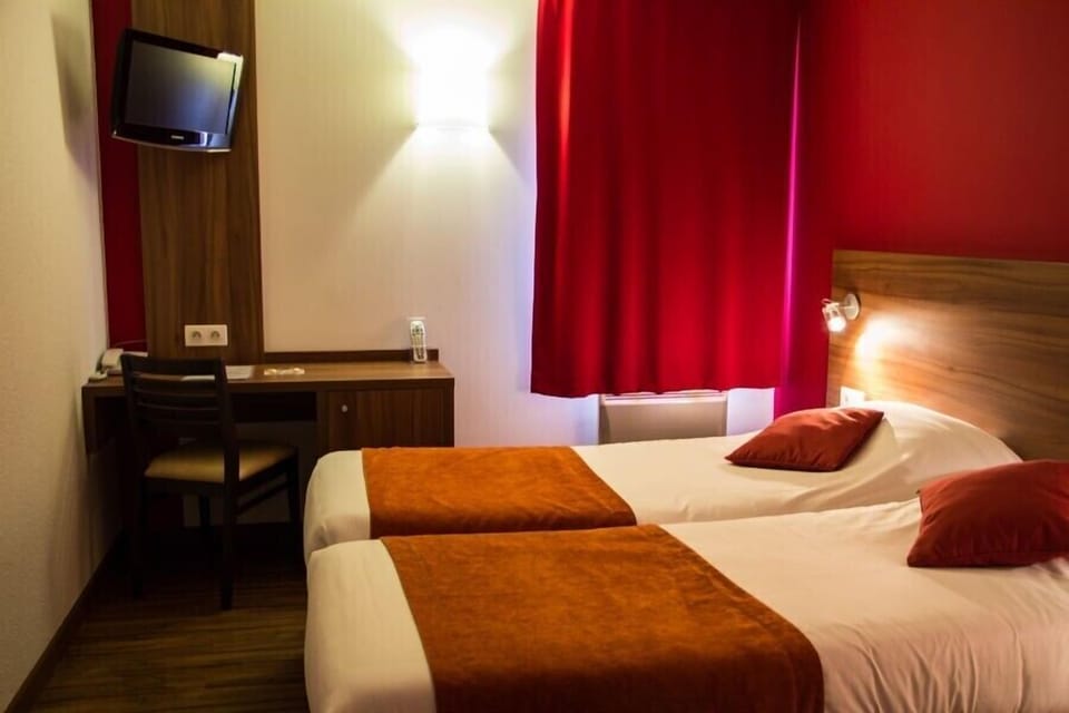 Standard Double Room, 1 Double Bed, Non Smoking | Desk, iron/ironing board, free cribs/infant beds, rollaway beds