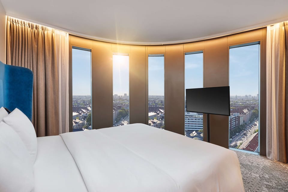 Business Room | Egyptian cotton sheets, premium bedding, free minibar, in-room safe