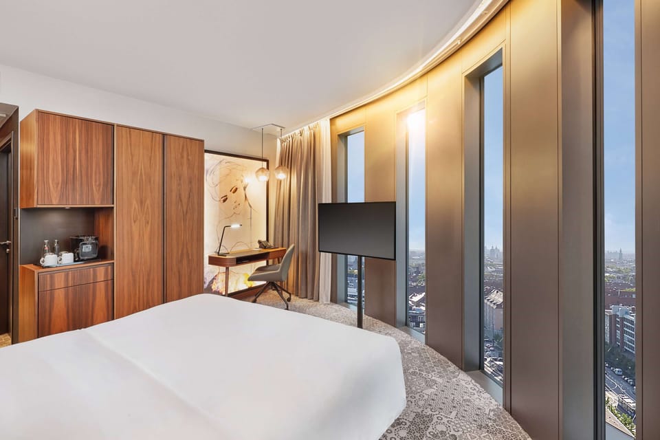 Business Room | Egyptian cotton sheets, premium bedding, free minibar, in-room safe
