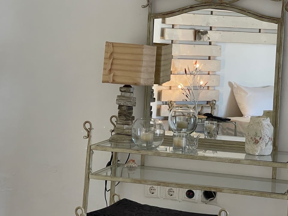 Deluxe Studio Suite | In-room safe, blackout drapes, soundproofing, iron/ironing board