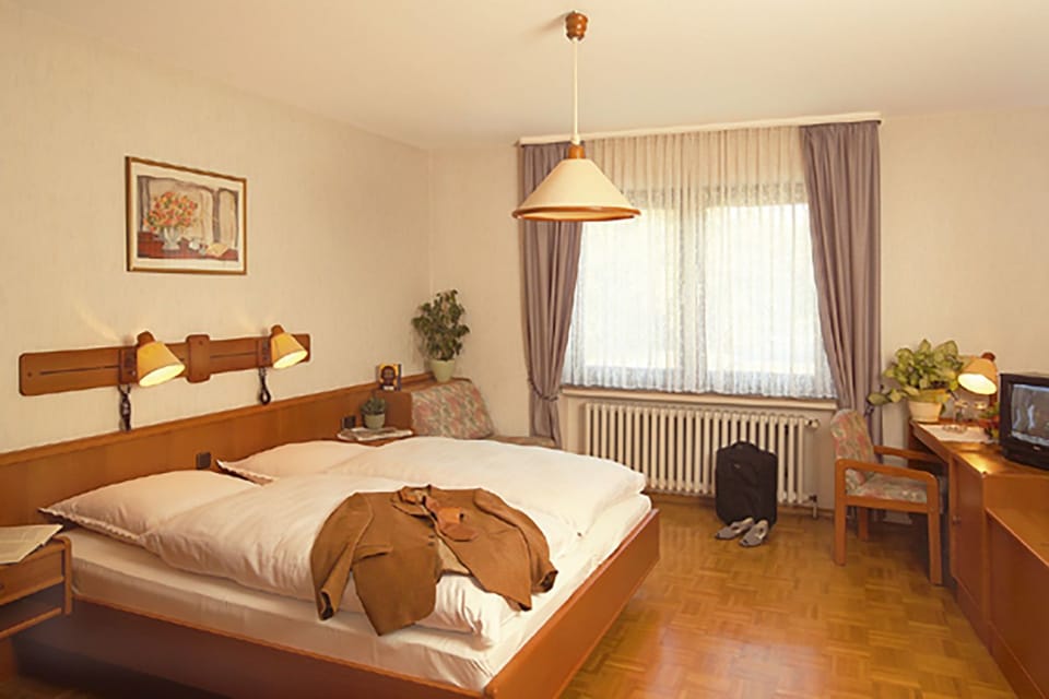 Basic Double or Twin Room, Non Smoking | Hypo-allergenic bedding, in-room safe, blackout drapes, free WiFi