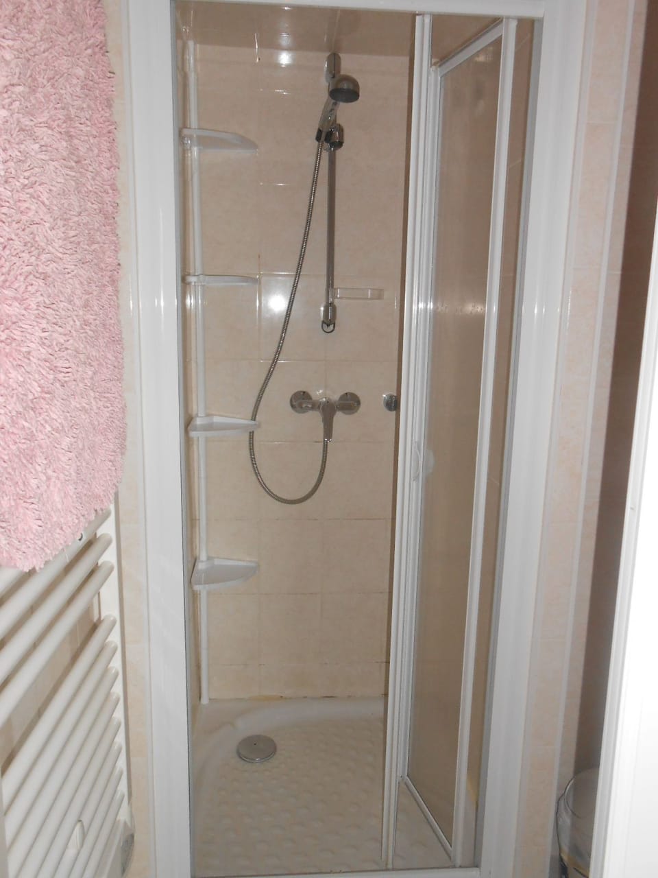 Family Room, Multiple Beds, Non Smoking | Bathroom shower