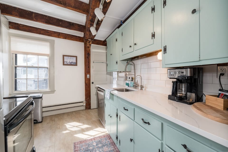 Kitchen with Oven