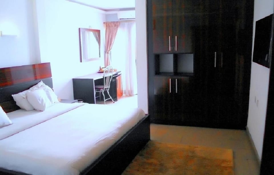 In-room safe, free WiFi