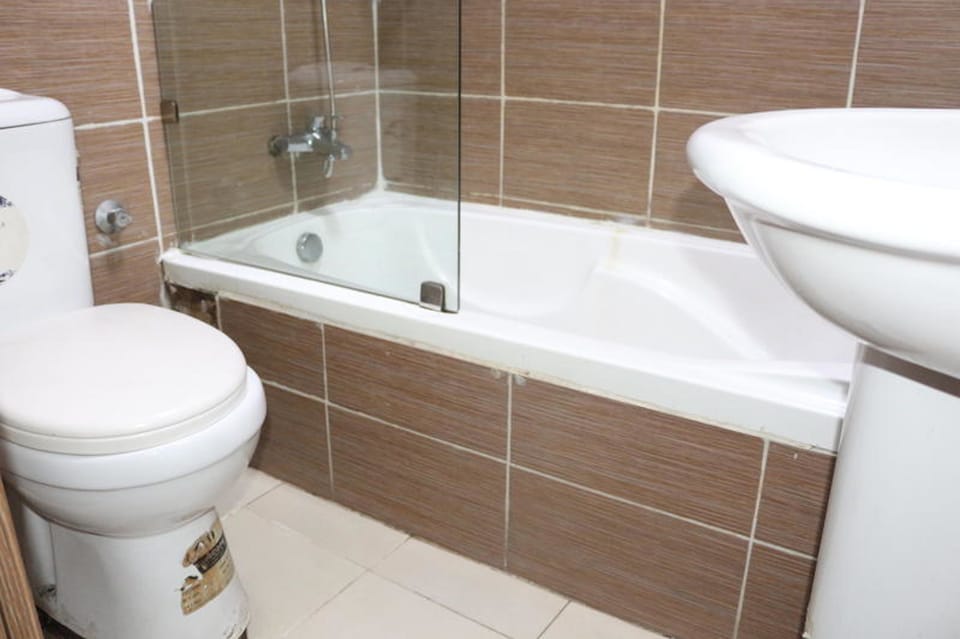 Deluxe Room | Bathroom | Combined shower/tub, deep soaking tub, free toiletries, towels