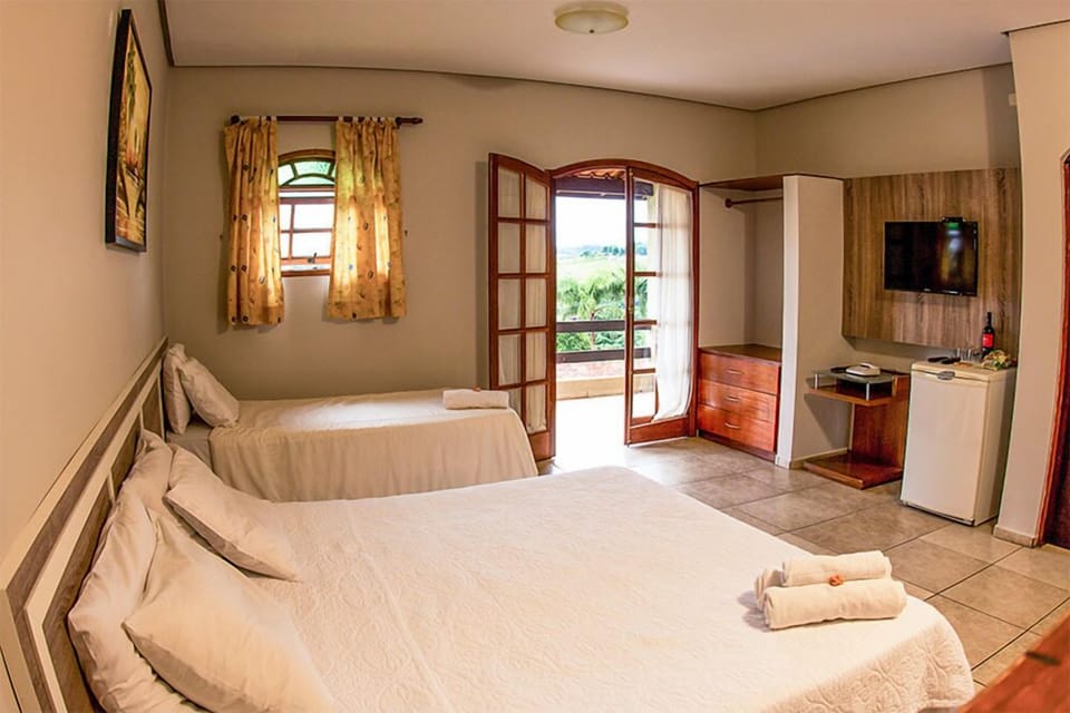 Superior Suite | Minibar, cribs (free), WiFi (free), bed sheets