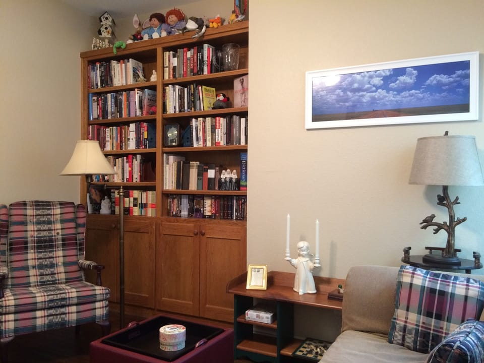 Traditional Suite, 1 Queen Bed, Non Smoking | Living area | 30-inch flat-screen TV with digital channels, TV, Netflix