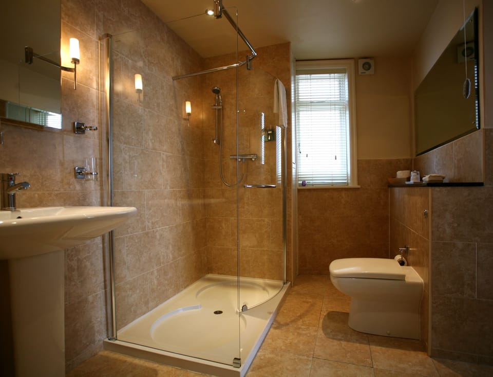 Large Superior Double or Twin Room | Bathroom shower