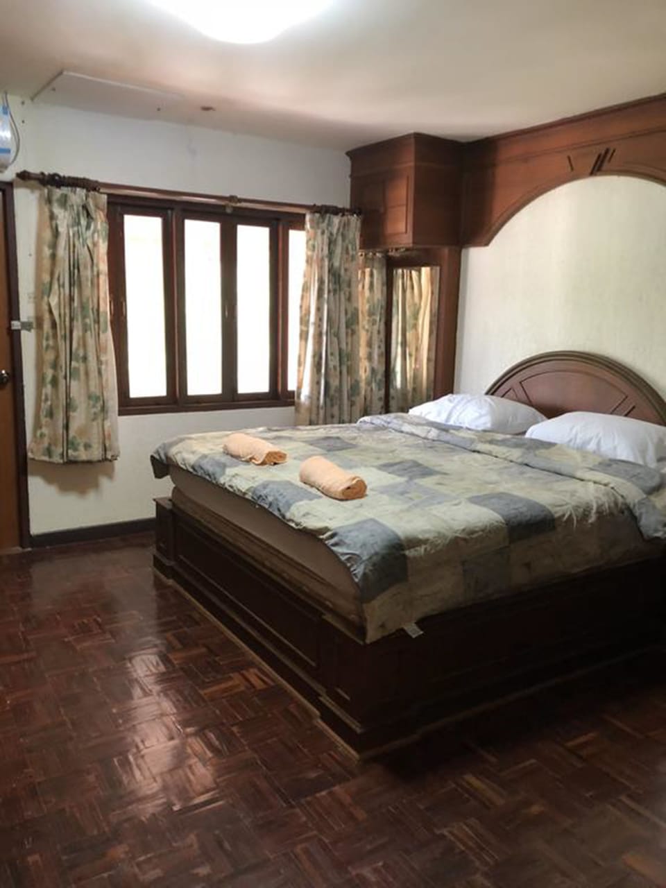 Deluxe Room, 1 King Bed, Lake View | In-room safe, WiFi (free), bed sheets