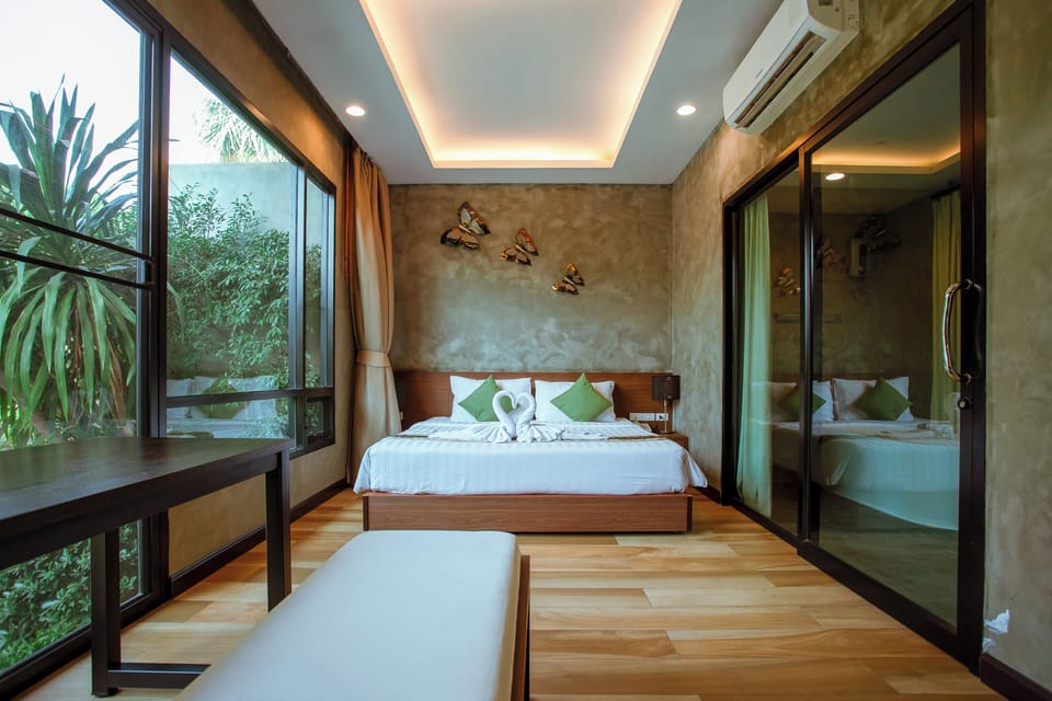 Minibar, blackout drapes, soundproofing, free WiFi