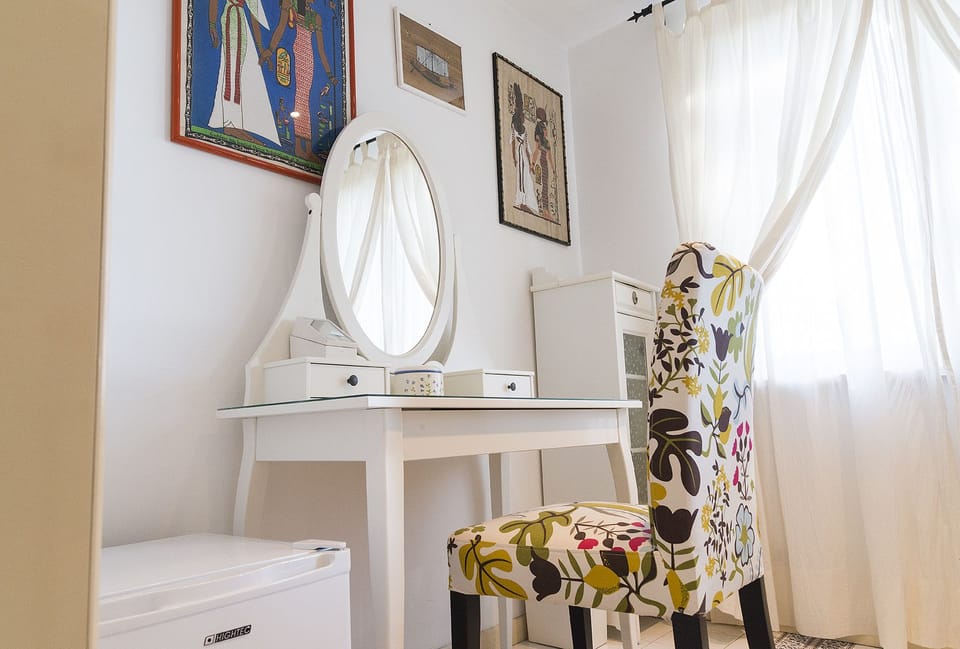 Suite, 1 Queen Bed with Sofa bed, Non Smoking, Jetted Tub | Room amenity