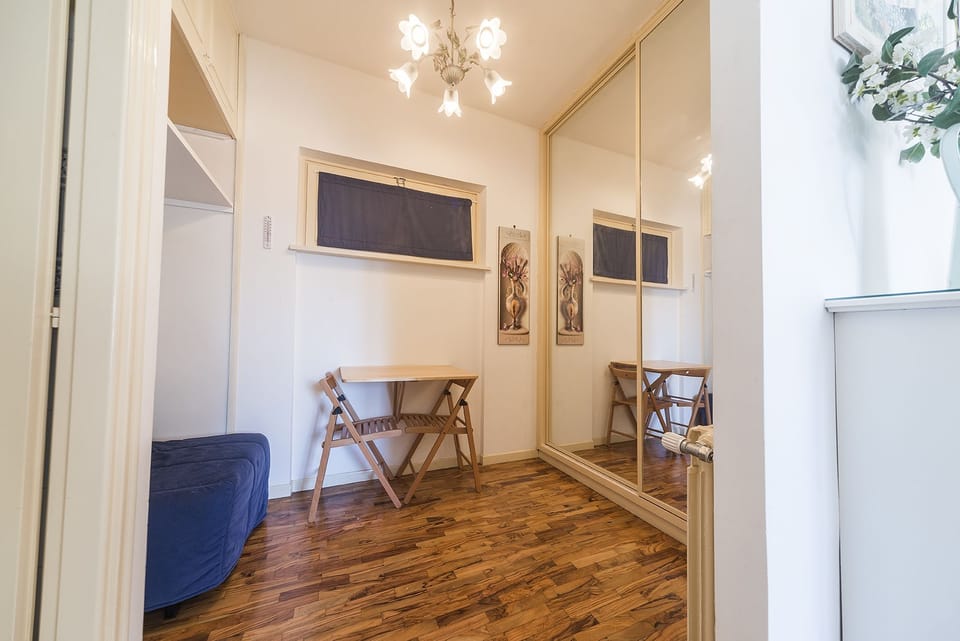 Suite, 1 Queen Bed with Sofa bed, Non Smoking, Jetted Tub | In-room safe, desk, free WiFi, bed sheets
